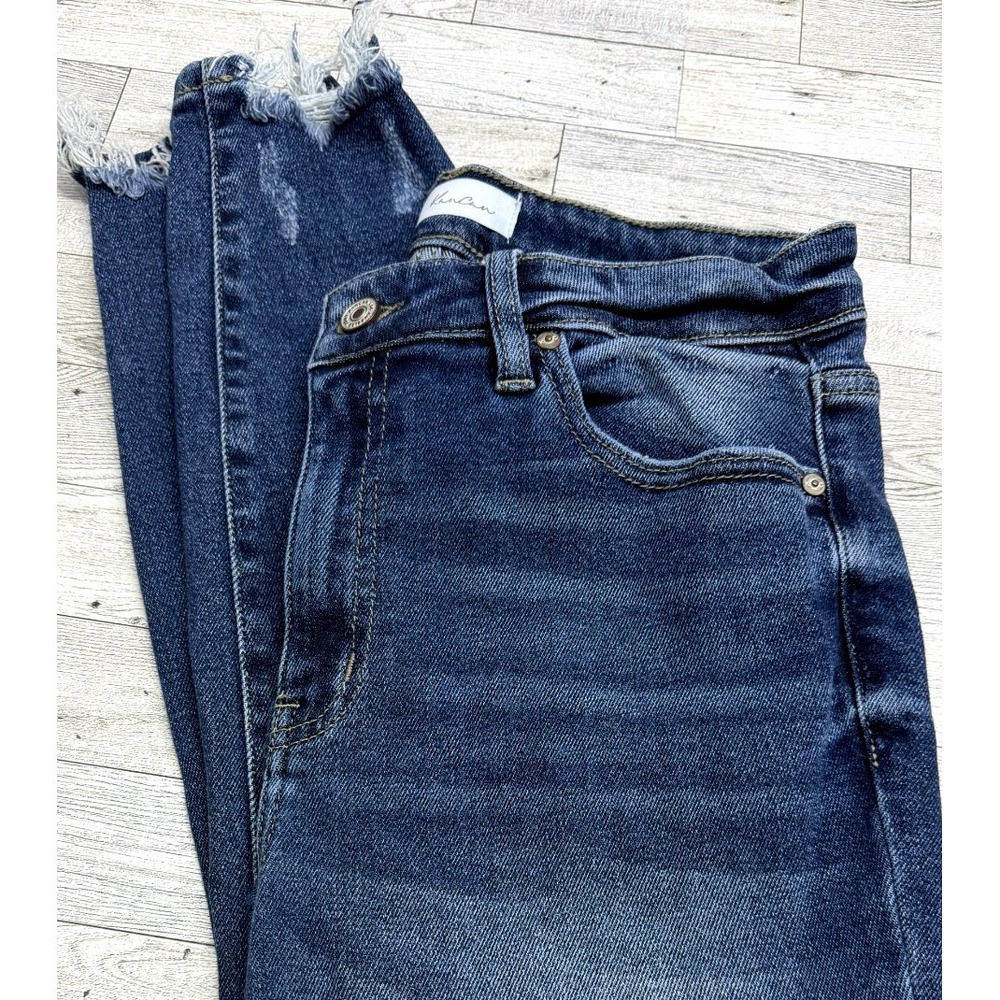 Kancan Women's 11/29 Estillo Skinny Mid-Rise Distressed Jeans Stretch‎ Raw Hem